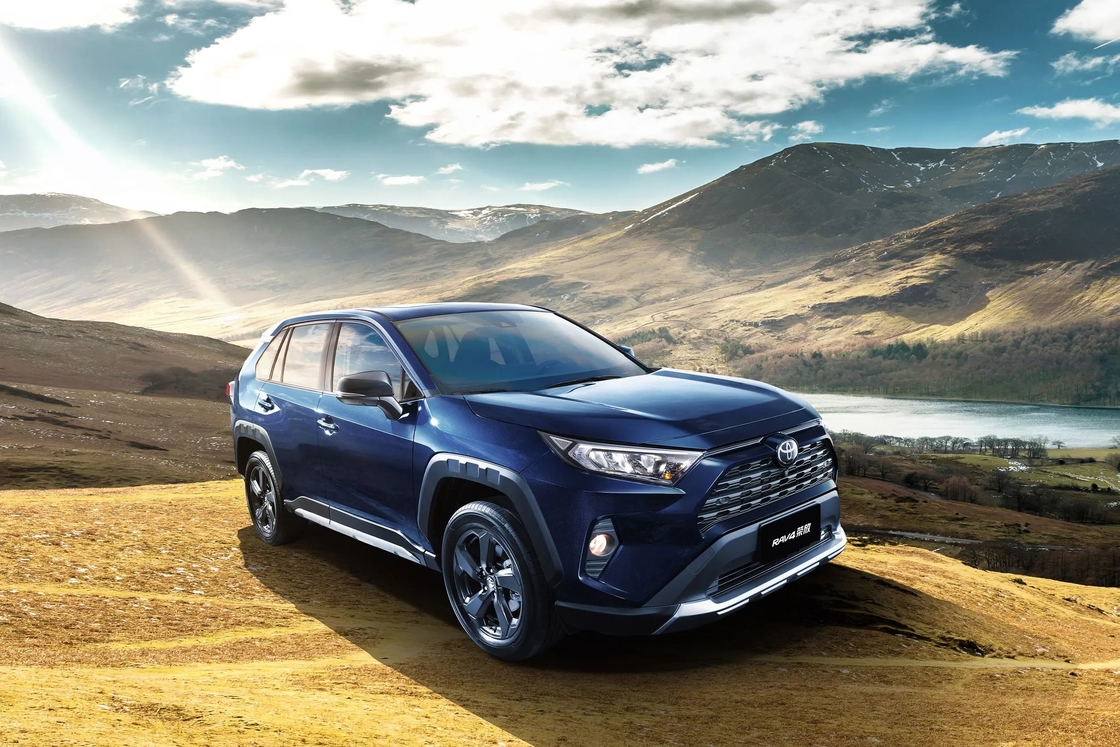 180km/h Max vitesse Toyota voiture à essence RVA4 5 portes 5 sièges SUV