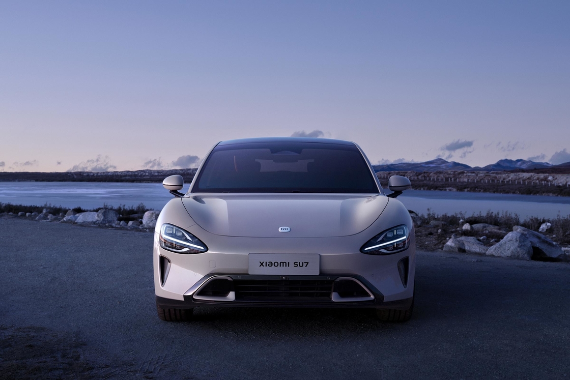 Sédane de type mode Xiaomi voiture électrique SU7 avec un fort sens du mouvement