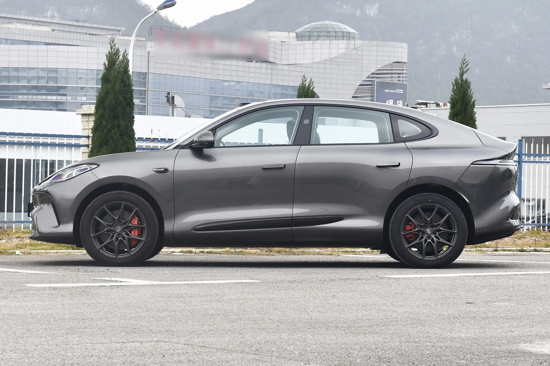 5 sièges IM Voiture électrique à traction intégrale Zhiji LS6 SUV moyen et grand