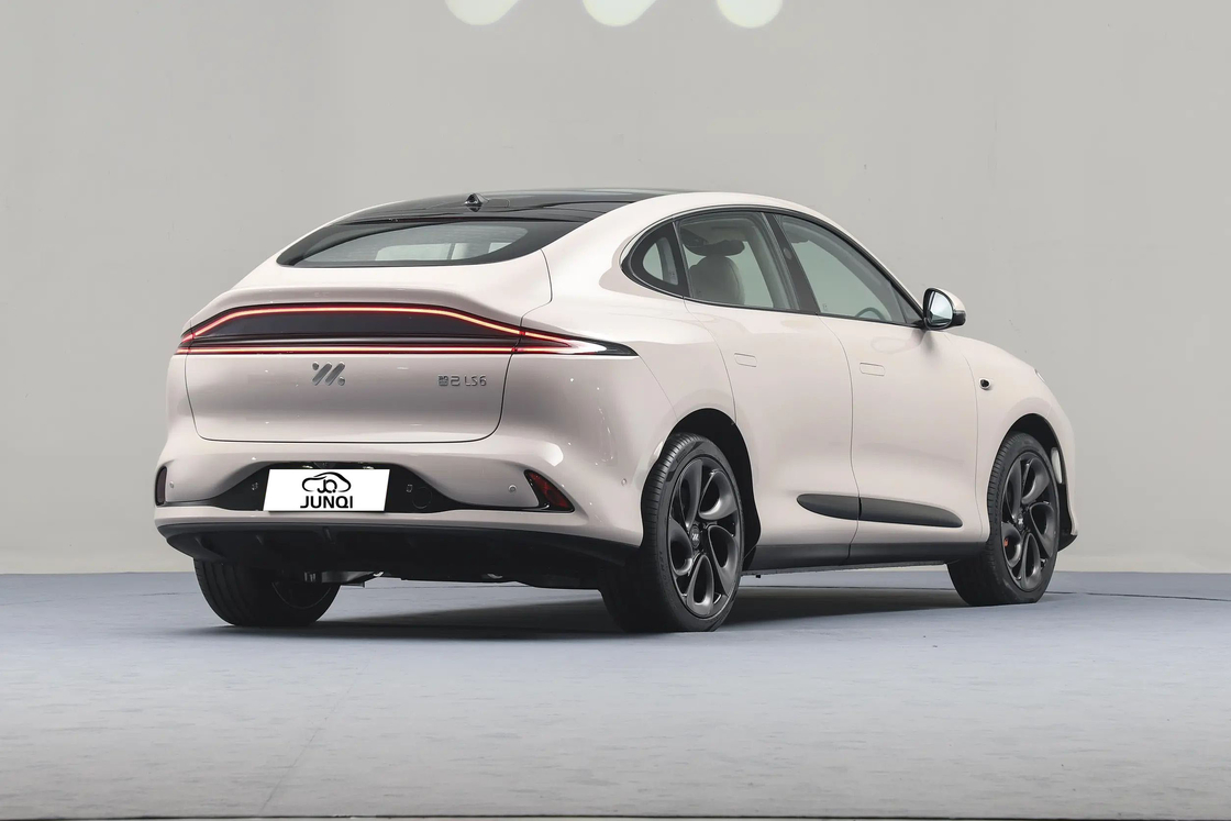 Zhiji LS6 à traction gauche voiture électrique berline Zhiji S modèle phare pour adultes