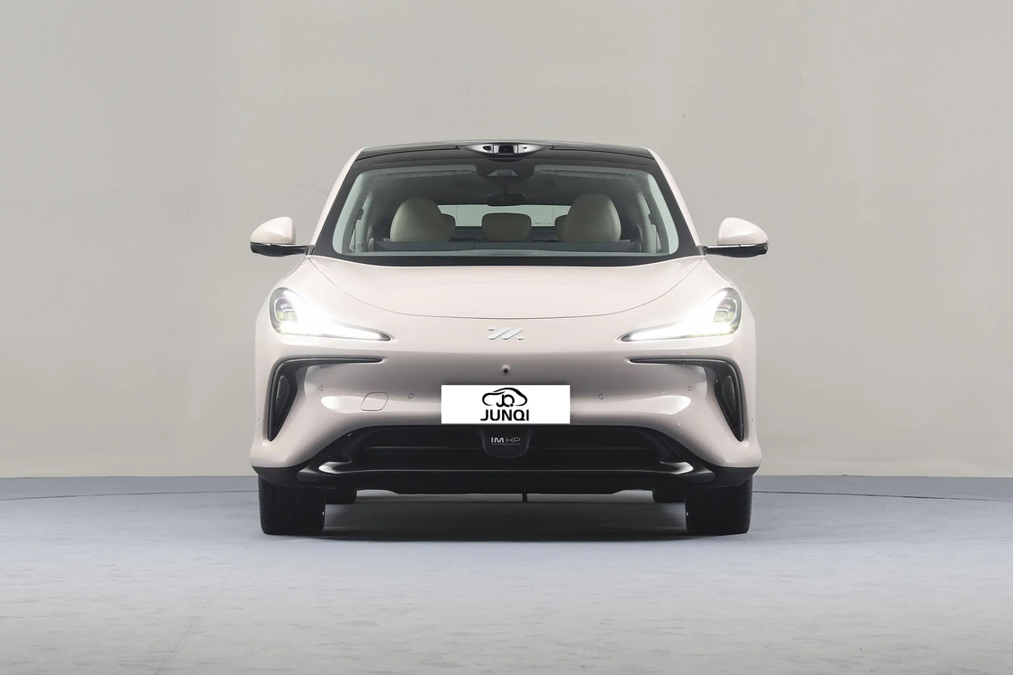 Zhiji LS6 à traction gauche voiture électrique berline Zhiji S modèle phare pour adultes