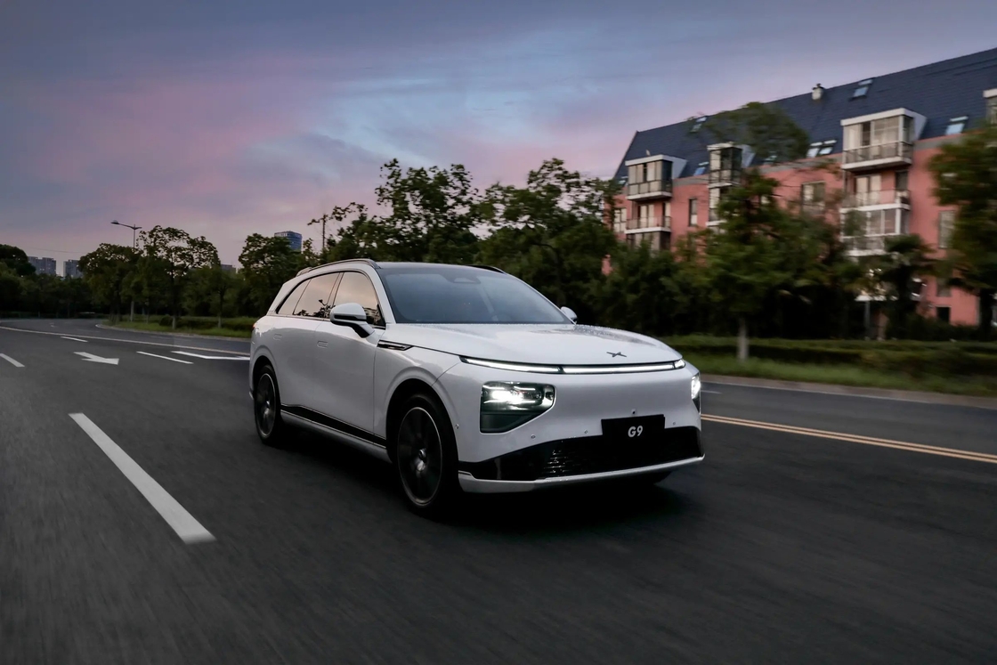 Xpeng G9 SUV électrique de pointe 15,6 pouces écran tactile 12,3 pouces boîte à outils