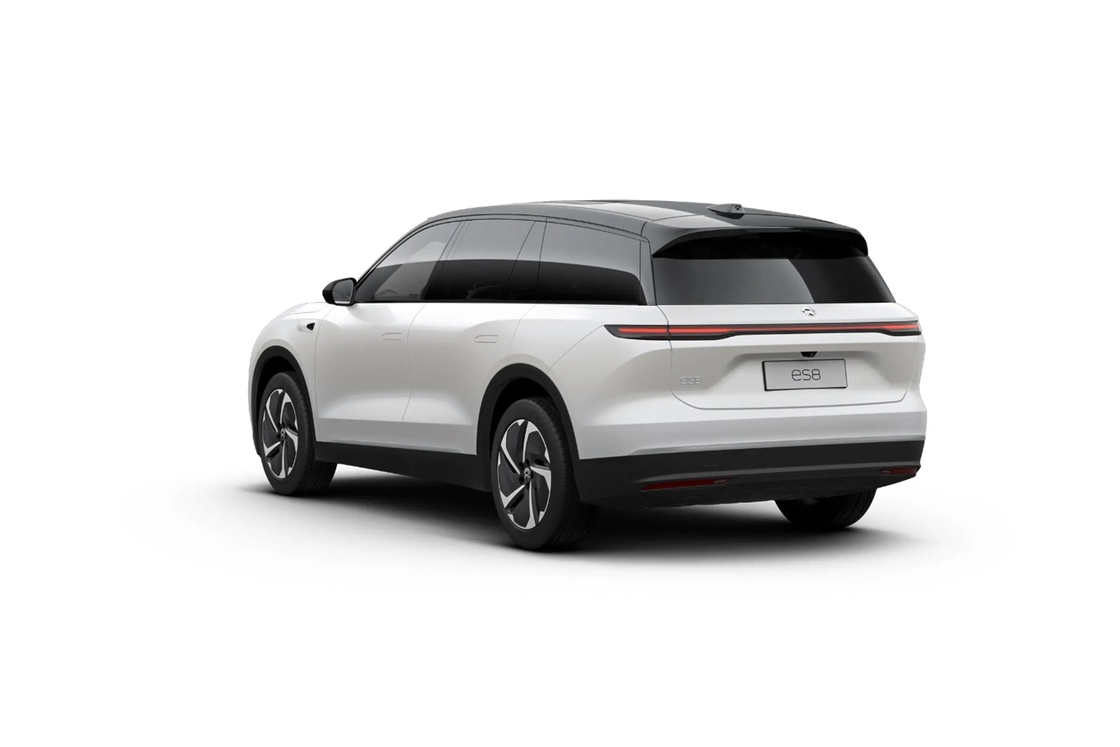 SUV électrique à double moteur NIO ES8 avec grille avant audacieuse et phares LED distinctifs