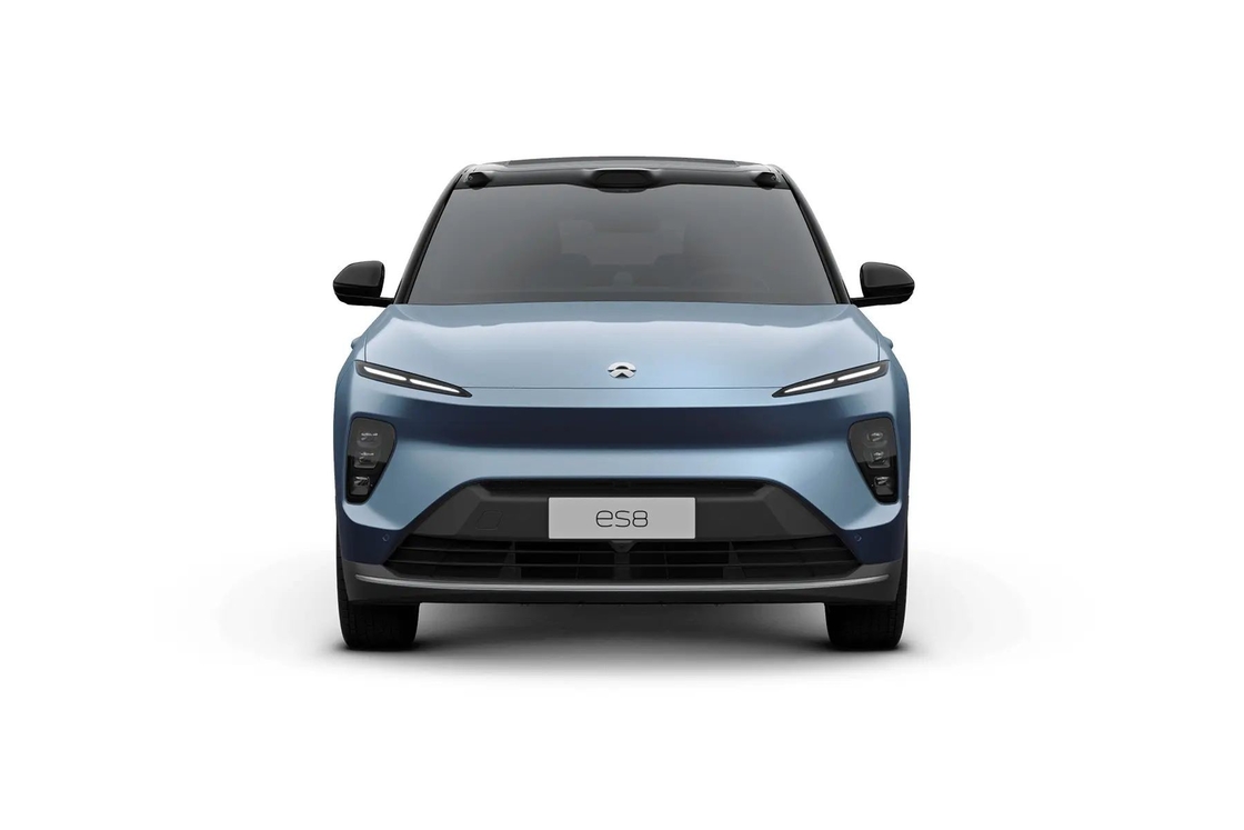 SUV électrique à double moteur NIO ES8 avec grille avant audacieuse et phares LED distinctifs