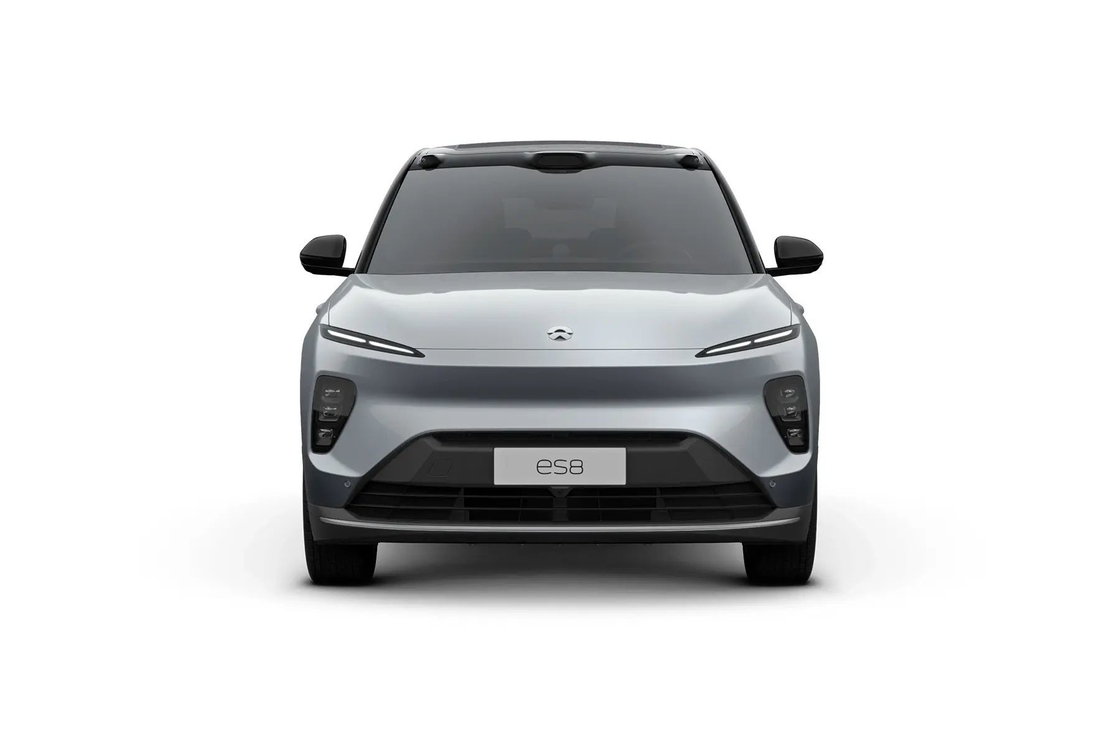 SUV électrique à double moteur NIO ES8 avec grille avant audacieuse et phares LED distinctifs