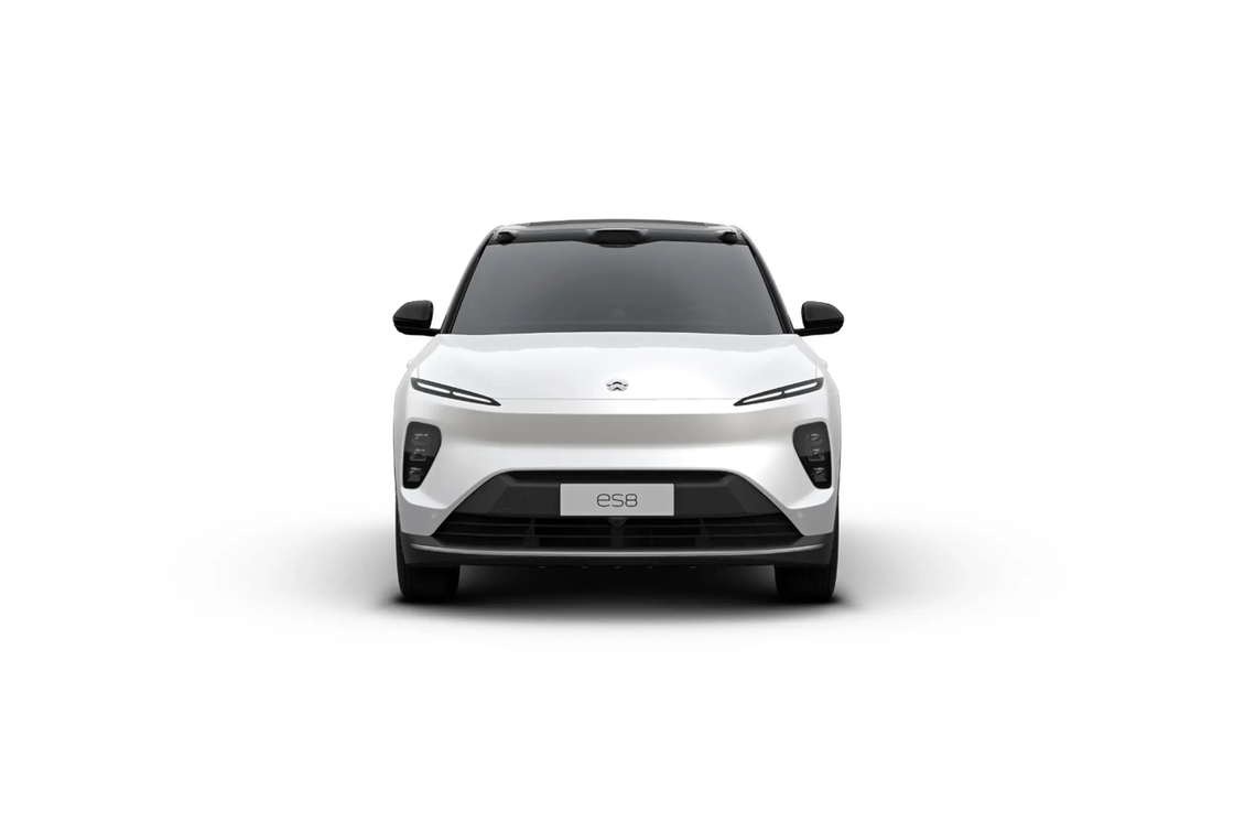 SUV électrique à double moteur NIO ES8 avec grille avant audacieuse et phares LED distinctifs