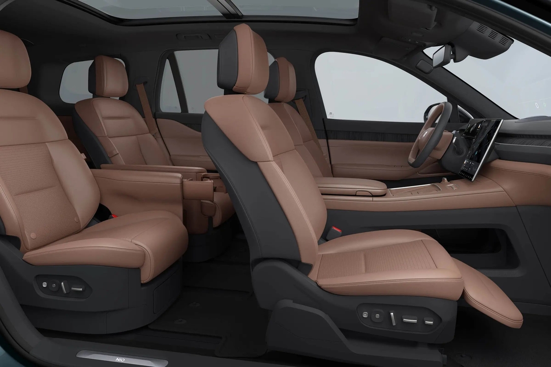 SUV électrique à double moteur NIO ES8 avec grille avant audacieuse et phares LED distinctifs