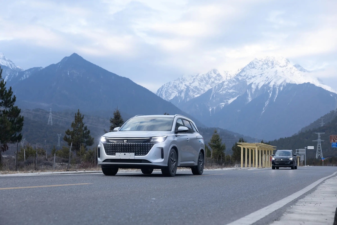 5 sièges AWD Seres voiture électrique SUV 120 chevaux et conduite sans émission