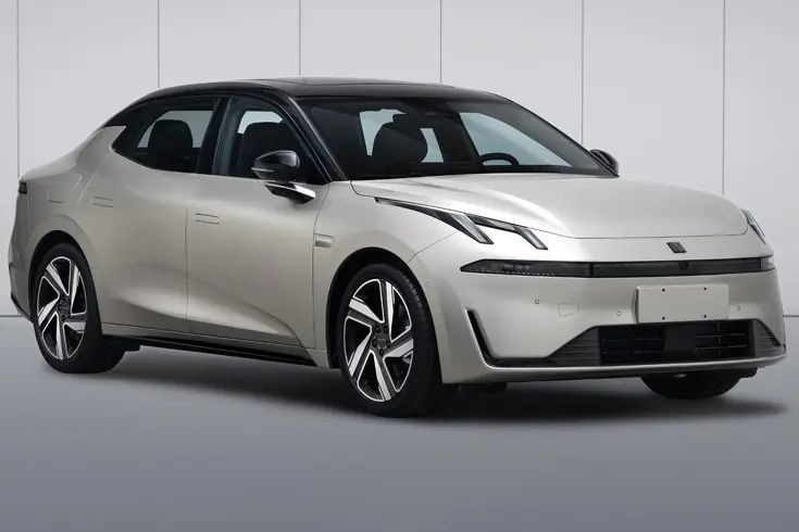 Lynk Co 07 2024 modèle Em-P Longue durée de vie de la batterie 126km Nouvelle voiture Solution de mobilité durable polyvalente pour les consommateurs urbains