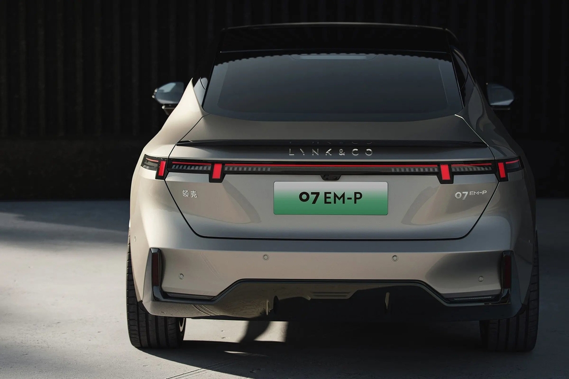 Lynk Co 07 2024 modèle Em-P Longue durée de vie de la batterie 126km Nouvelle voiture Solution de mobilité durable polyvalente pour les consommateurs urbains