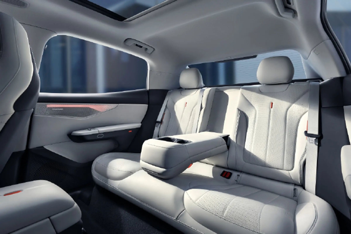 Lynk Co 07 2024 modèle Em-P Longue durée de vie de la batterie 126km Nouvelle voiture Solution de mobilité durable polyvalente pour les consommateurs urbains