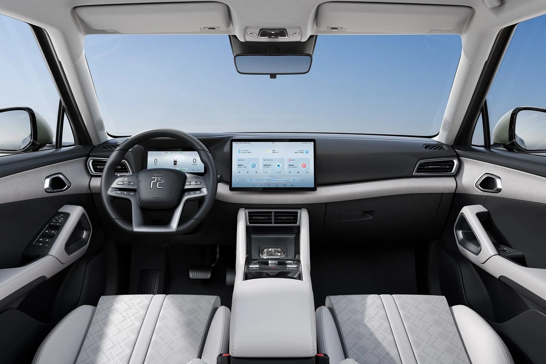 BYD Yuan UP Processeur avancé et affichage haute résolution pour des performances supérieures