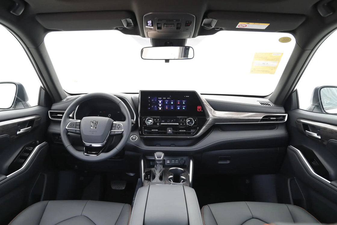 Découvrez une capacité tout-terrain inégalée avec la Toyota Crown Land Release Lufang Electric Car