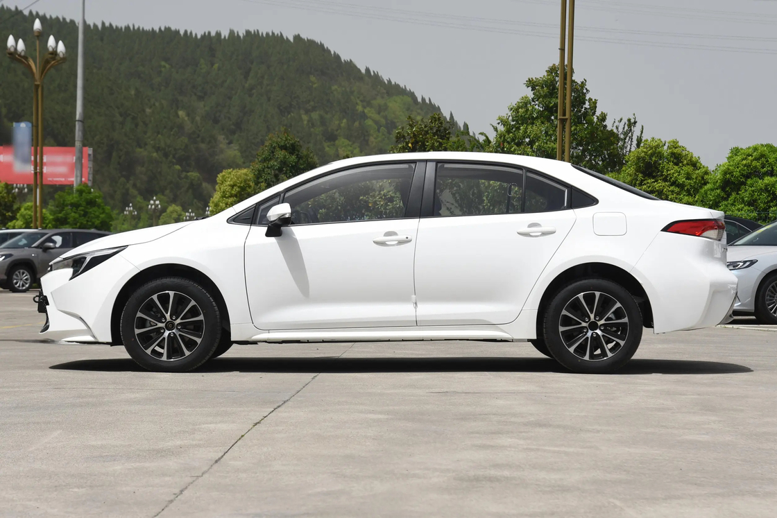Sédane Type Toyota voiture électrique 101KW 1.8L 98HP L4 moteur hybride