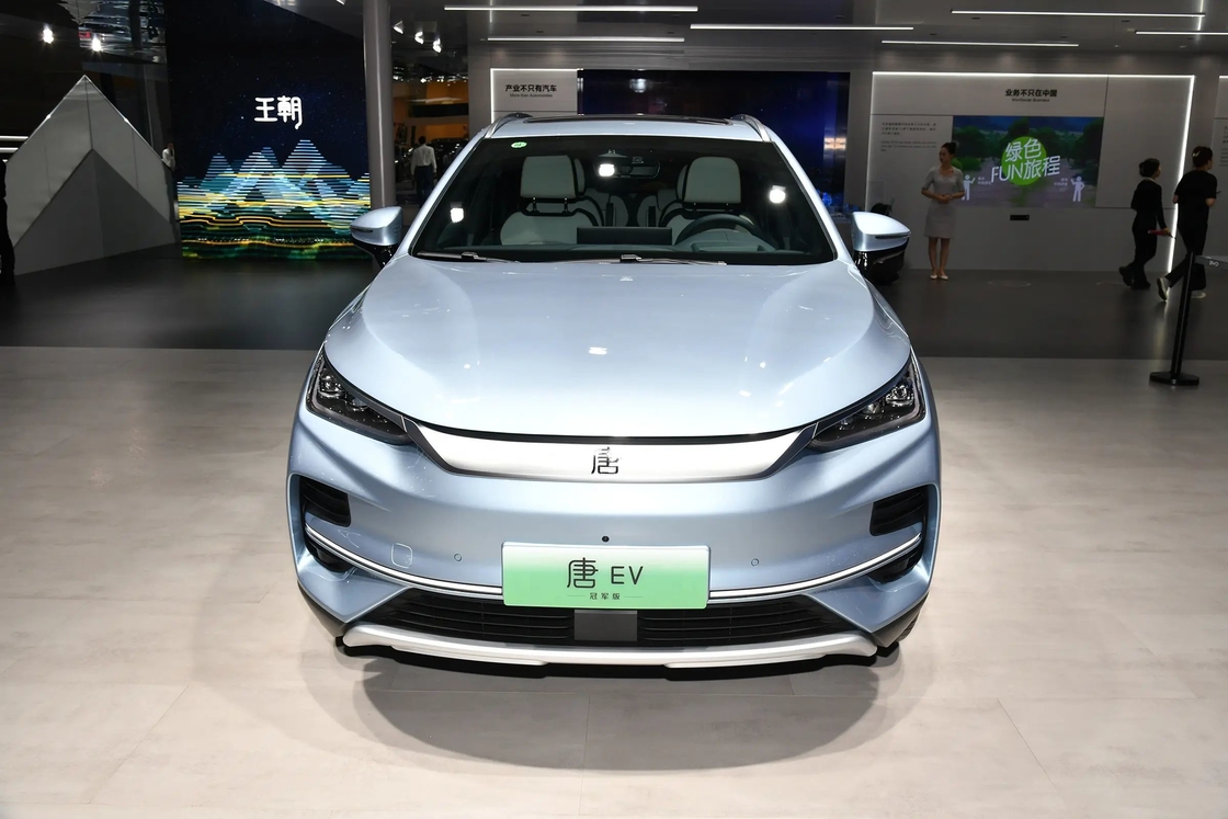 5 sièges BYD Tang Véhicules électriques EV pour les trajets en ville et les longs trajets