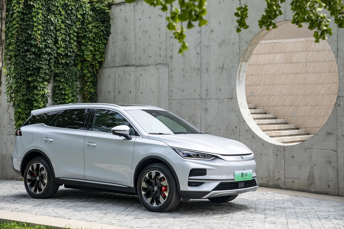 5 sièges BYD Tang Véhicules électriques EV pour les trajets en ville et les longs trajets