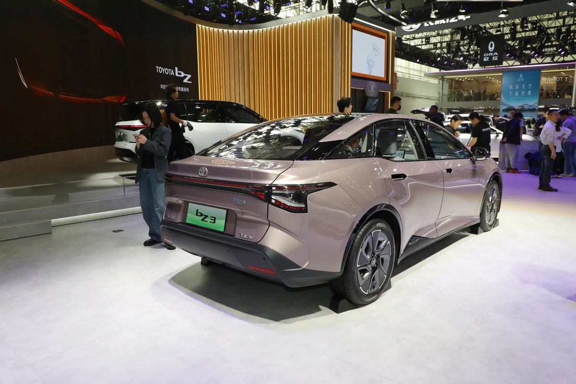 BZ3 Toyota voiture électrique FWD Sedan type avec signature design de grille