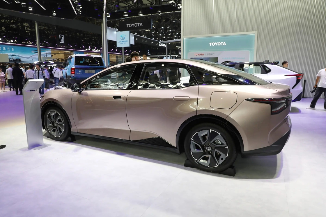 BZ3 Toyota voiture électrique FWD Sedan type avec signature design de grille