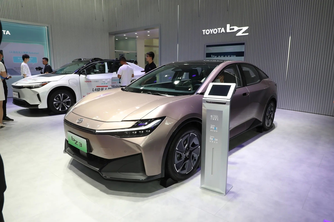 BZ3 Toyota voiture électrique FWD Sedan type avec signature design de grille