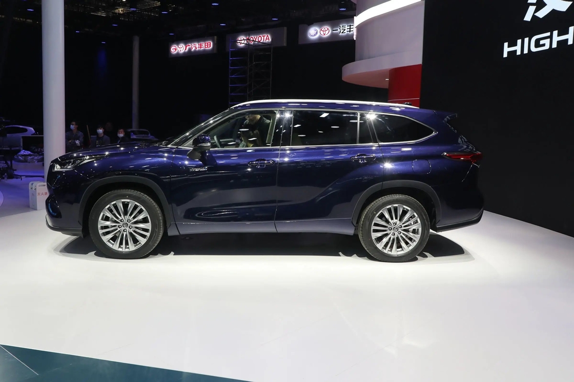 Toyota Cross Car SUV moyen Hybrid 2.5L 7 sièges Hanlanda 2.5L Version élite