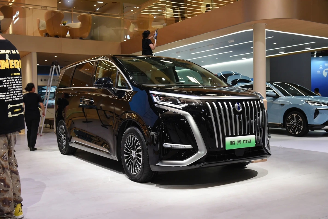 Découvrez le prochain niveau de luxe et de performance avec le BYD Electric Car tengshi D9