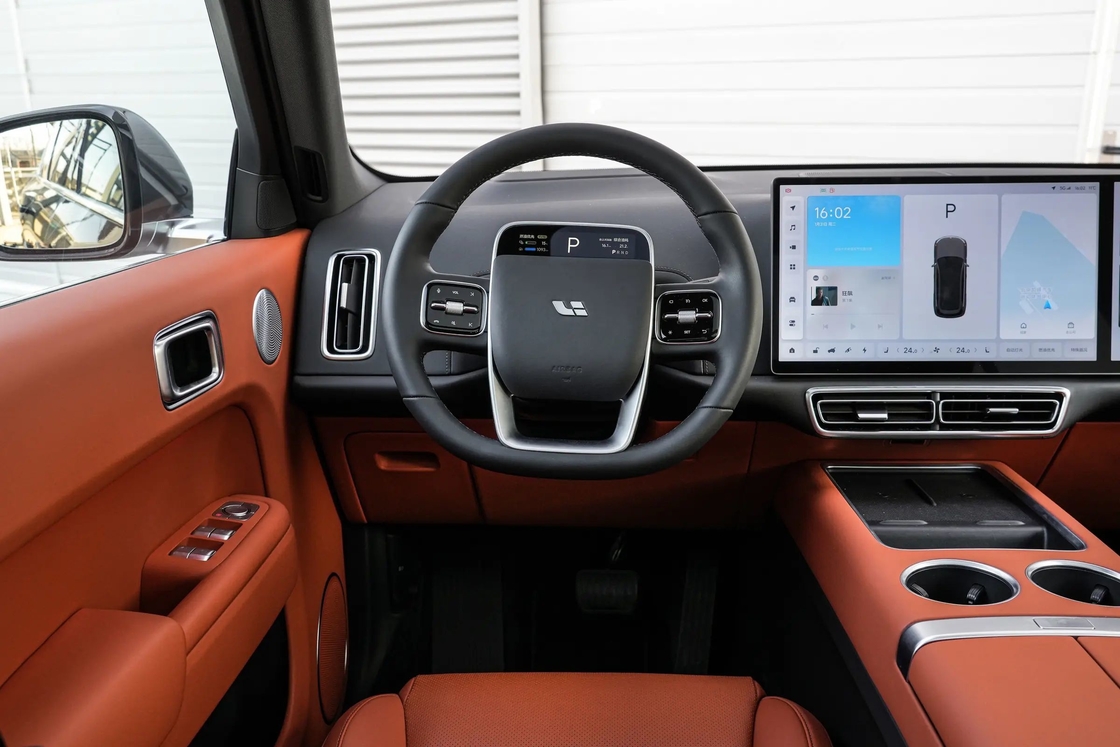 Configurations haut de gamme Lixiang voiture électrique Idéal L7 avec réfrigérateur de voiture et téléviseur LCD