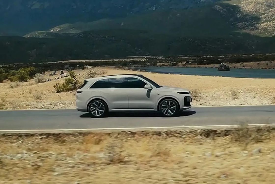 Lixiang Electric Car L6 SUV haut de gamme avec 1,5 tonnes d'amplificateur de portée et 1390 km de portée Interaction à quatre écrans et sièges de luxe