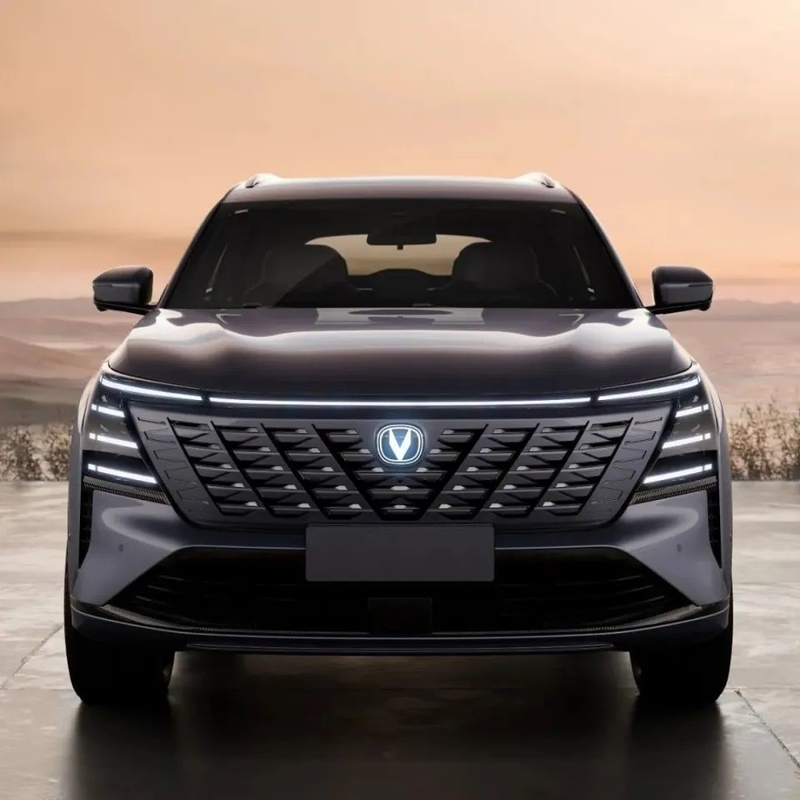 Découvrez le meilleur de la polyvalence et des performances avec la voiture à essence Changan CS75 Plus