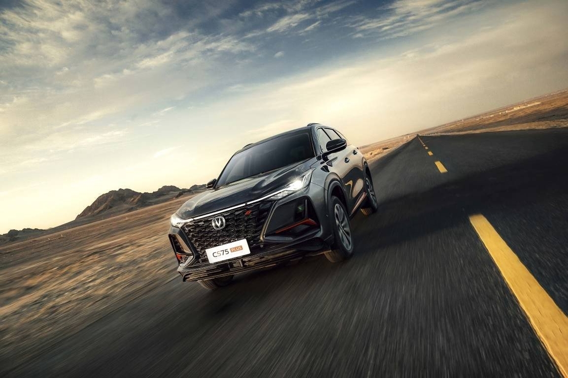 Découvrez le meilleur de la polyvalence et des performances avec la voiture à essence Changan CS75 Plus