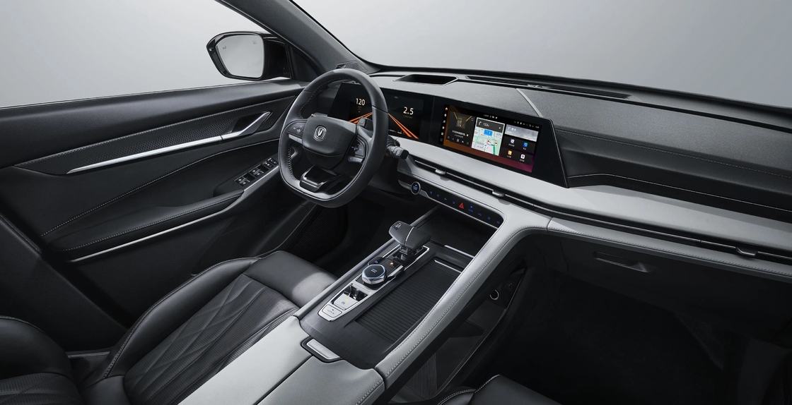 Découvrez le meilleur de la polyvalence et des performances avec la voiture à essence Changan CS75 Plus