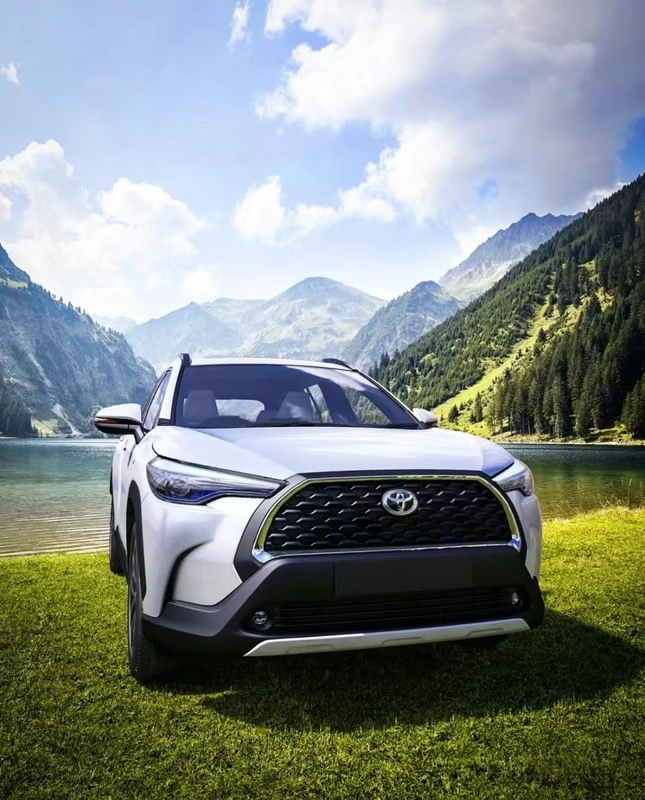 Toyota Petrol Car Corolla FWD pour les trajets quotidiens et les week-ends