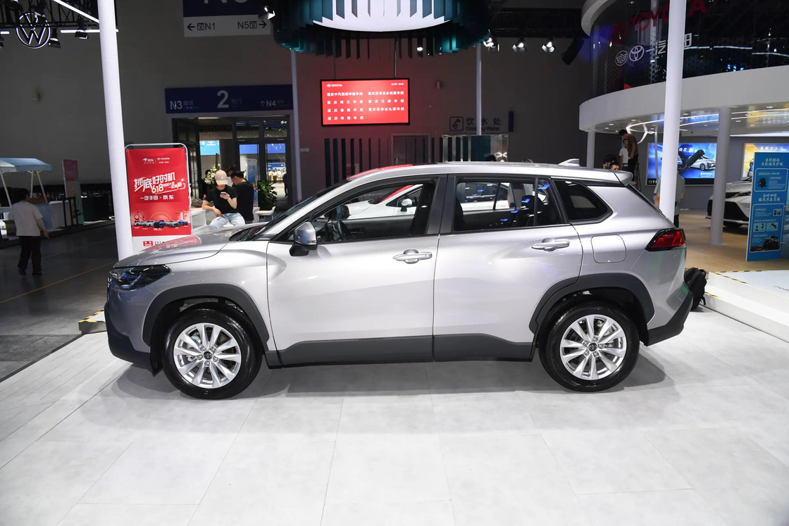 Toyota Petrol Car Corolla FWD pour les trajets quotidiens et les week-ends