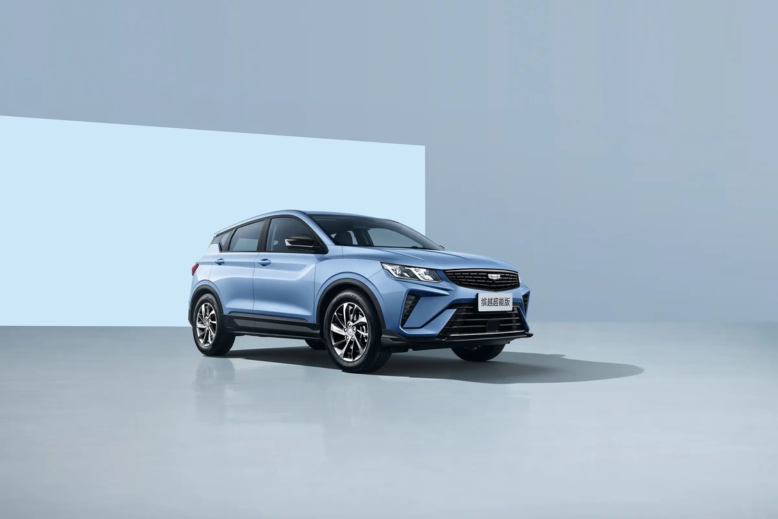 Voiture à essence Geely avec climatisation automatique et sièges en cuir pour une conduite confortable