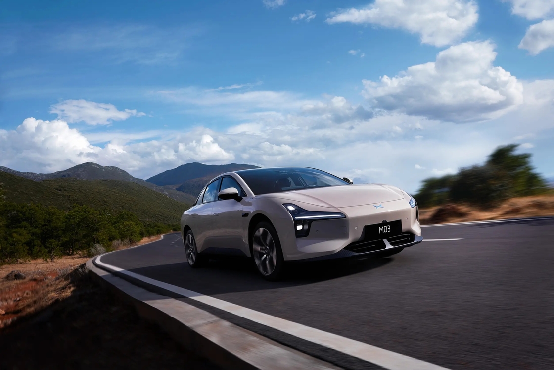 Voiture électrique Xiaopeng pour les jeunes consommateurs MONA M03 Design minimaliste Écran tactile 15,6 pouces 3 modèles Disponible