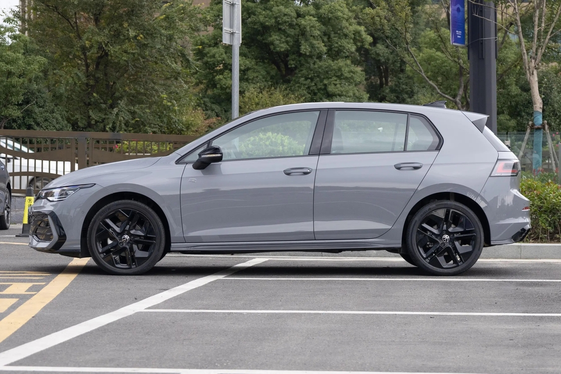 Vente à chaud pas cher Chine Voiture 2023 Volkswagen Golf8 380 TSI DSG GTI Benzine Berline Voitures d'occasion