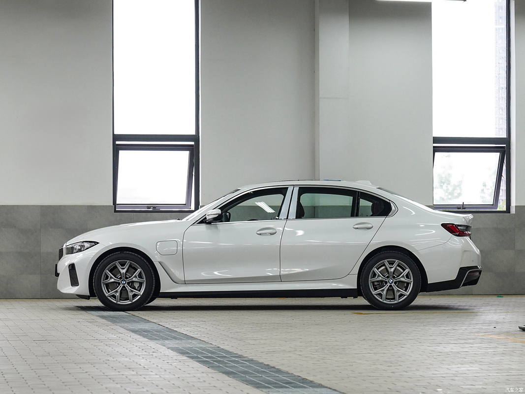 2024 BMWS I3 marque de luxe BMW modèle fabriqué en Chine BMWS i3 nouvelle EV BMWS berline voiture de sport pour adultes