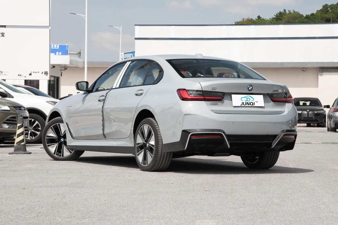Améliorez votre trajet avec la technologie de luxe et le développement durable de la voiture électrique BMW