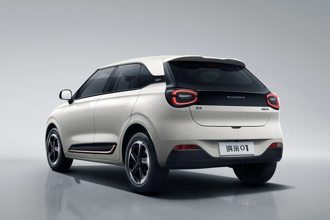 Auto 4 sièges Dongfeng Nami Box véhicule à énergie neuve 4 roues voiture électrique véhicules pour adultes fabriqués en Chine Ev Voiture à grande vitesse 100km/h