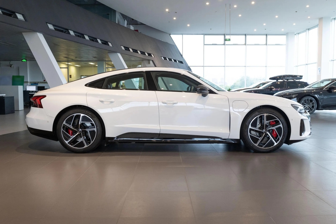 2024 Audi Q4 Etron Q5 Etron RS Etron Etron Gt Véhicule électrique 4 roues SUV EV Voiture pour adultes Nouvelle voiture d'occasion Haute vitesse Nouvelle voiture électrique