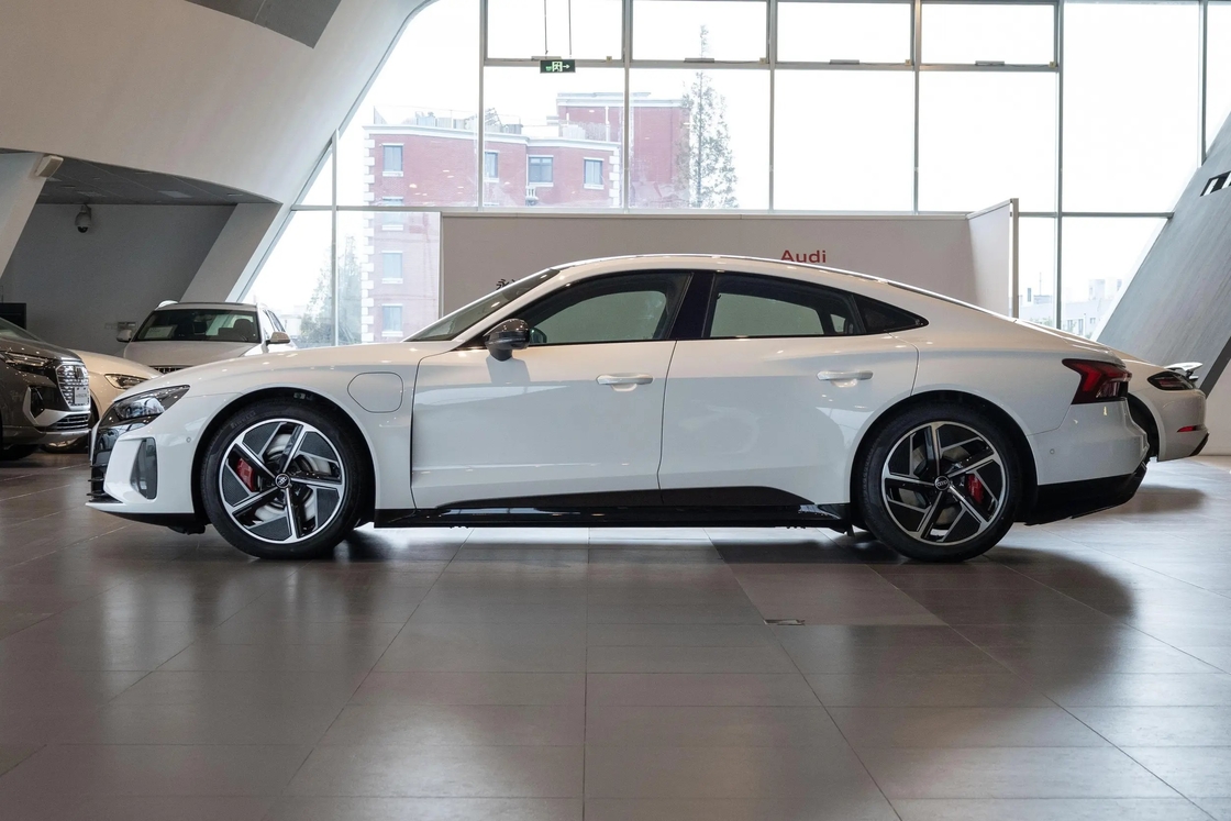 Vente en gros de voitures à essence Chinois Audi Sport RS E-tron GT 2023 Modèle édition de base