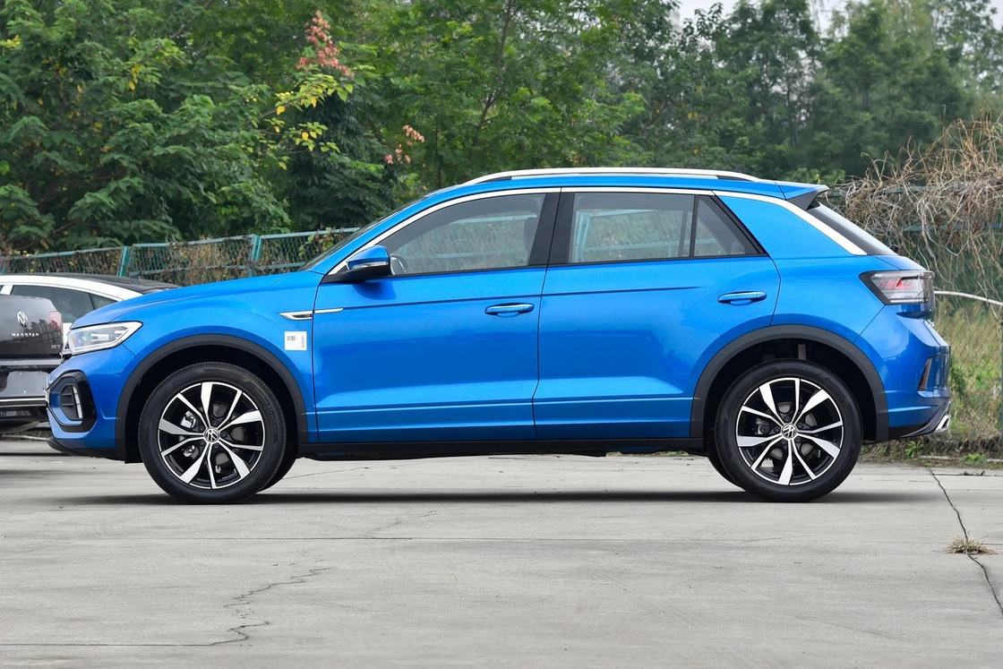 VOLKSWAGENs T-ROC 2024 2025 300TSI DSG 2WD STARLIGHT Nouveau SUV compact à l'essence BEAUCOUTE voiture à essence fabriquée en Chine en stock