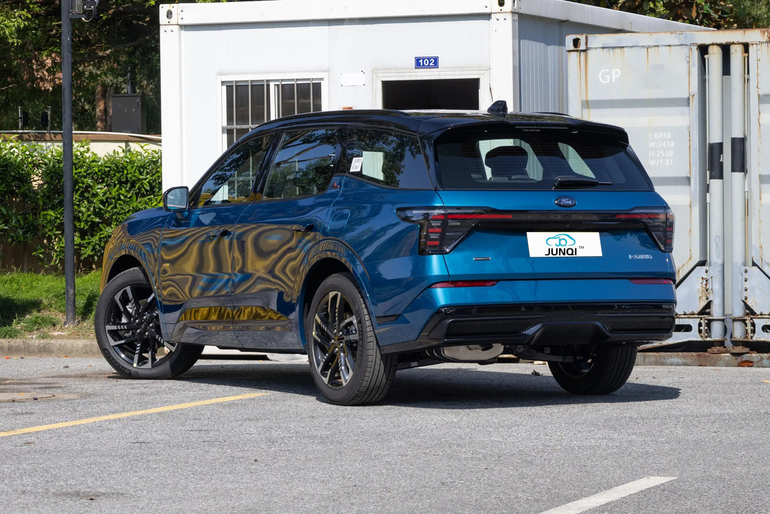Changan FORD -2024 Ruijie L 2.0T EcoBoost à deux roues motrices à sept places modèle élégant