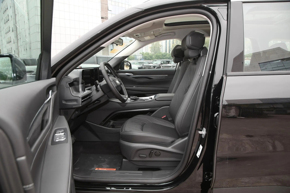 Changan FORD -2024 Ruijie L 2.0T EcoBoost à deux roues motrices à sept places modèle élégant
